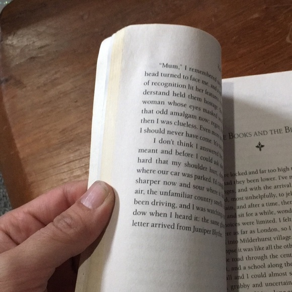 The distant hours by Kate Morton book novel - Picture 3 of 7